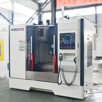 เครื่องแมชชีนนิ่งเซ็นเตอร์แนวตั้ง 650 Vmc ความเร็วสูง การกลึงโลหะสามแกนความแม่นยำสูง