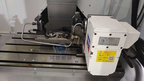 ศูนย์เครื่องจักรกลซีเอ็นซีแนวตั้งเหล็ก VMC850 เครื่องกัดซีเอ็นซีโลหะ